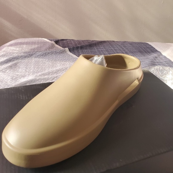 Saint Morta Flow Slide Tan Size 8 - Picture 3 of 4